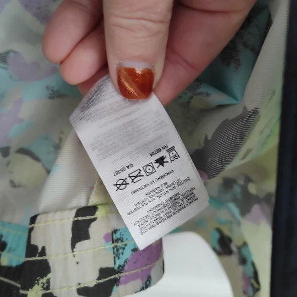 ~~COLUMBIA🩵PFG Windbreaker~~ - Picture 11 of 16